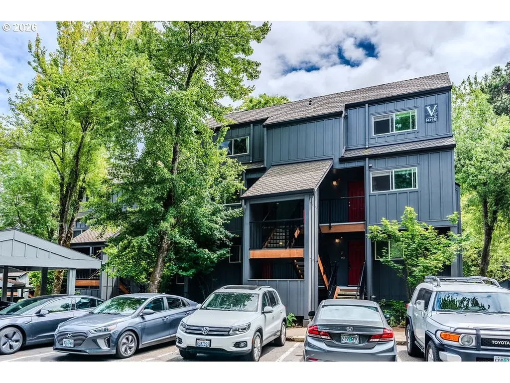 4 Touchstone Lake Oswego OR 97035