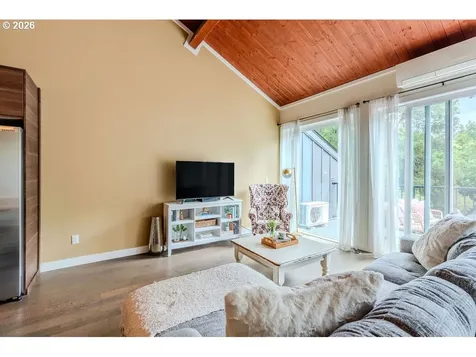4 Touchstone Lake Oswego OR 97035