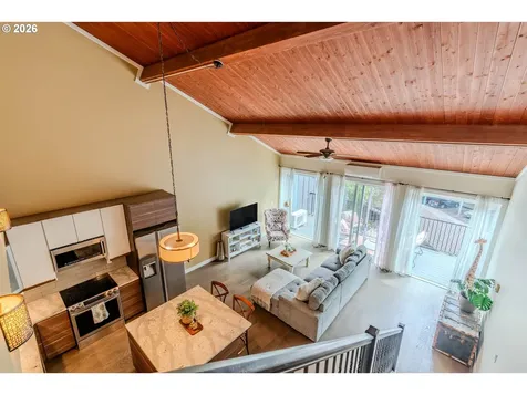 4 Touchstone Lake Oswego OR 97035
