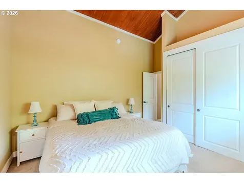 4 Touchstone Lake Oswego OR 97035