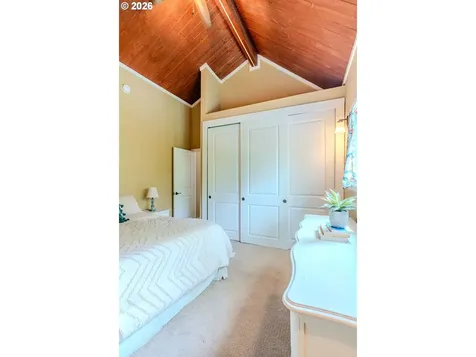 4 Touchstone Lake Oswego OR 97035
