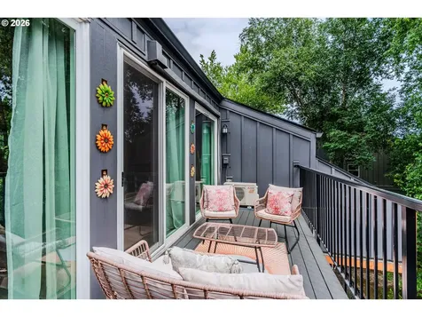 4 Touchstone Lake Oswego OR 97035