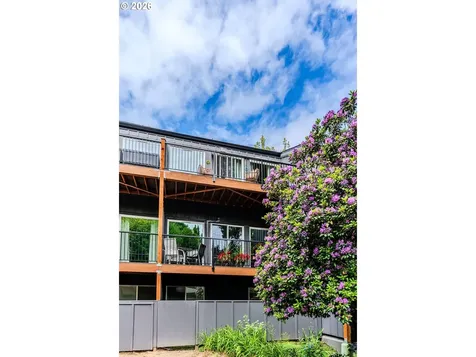 4 Touchstone Lake Oswego OR 97035