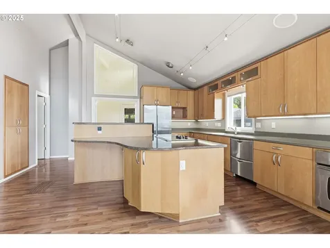 5239 N Emerson Drive Portland OR 97217