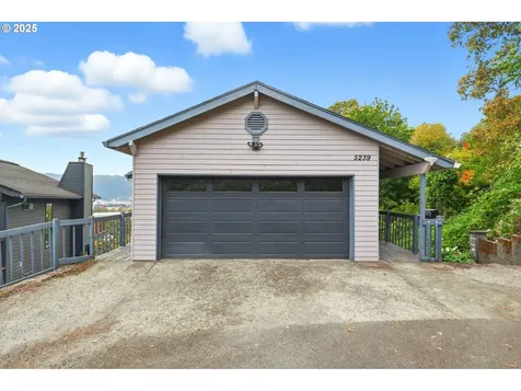 5239 N Emerson Drive Portland OR 97217
