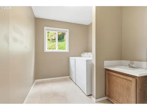 5239 N Emerson Drive Portland OR 97217