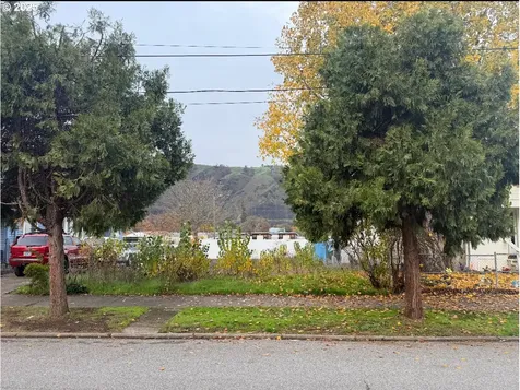 1012 SE Mill Street Roseburg OR 97470