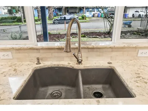 18655 SE Yamhill Circle Portland OR 97233