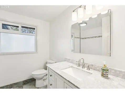 18655 SE Yamhill Circle Portland OR 97233