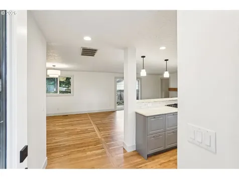 18655 SE Yamhill Circle Portland OR 97233