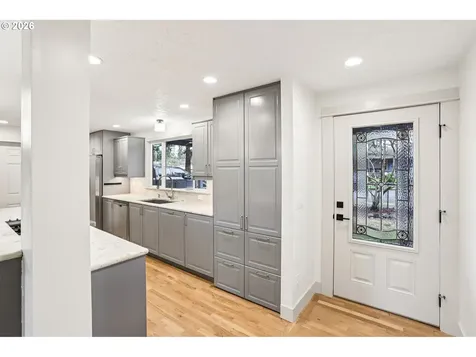 18655 SE Yamhill Circle Portland OR 97233