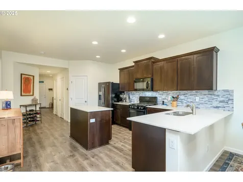 2103 NW Woodland Drive Mcminnville OR 97128