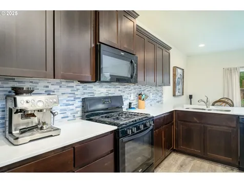 2103 NW Woodland Drive Mcminnville OR 97128
