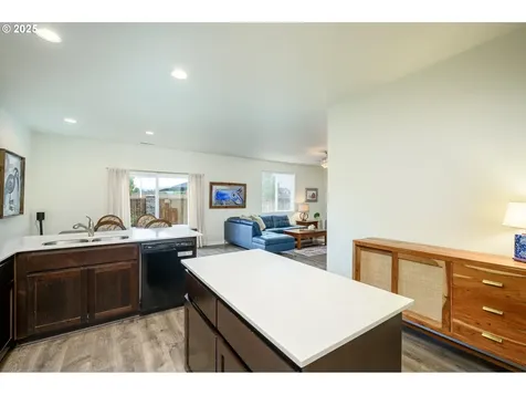 2103 NW Woodland Drive Mcminnville OR 97128