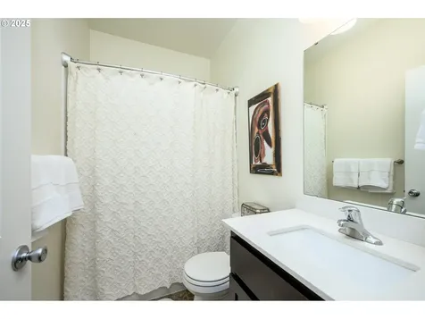 2103 NW Woodland Drive Mcminnville OR 97128