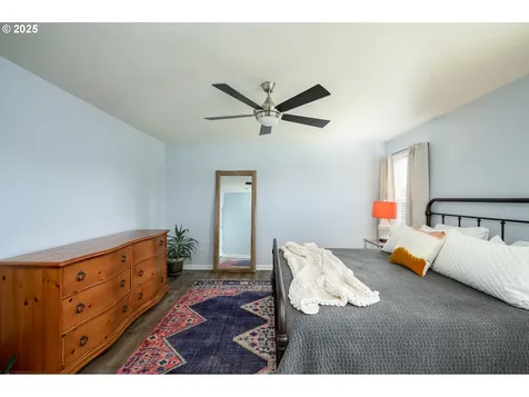 2103 NW Woodland Drive Mcminnville OR 97128