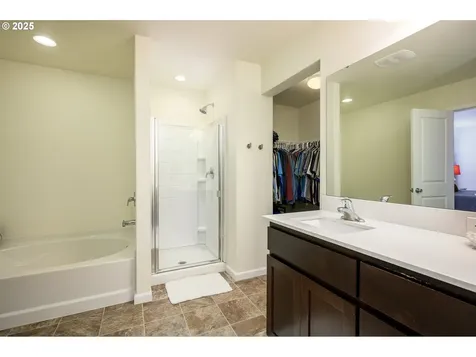 2103 NW Woodland Drive Mcminnville OR 97128