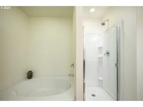2103 NW Woodland Drive Mcminnville OR 97128
