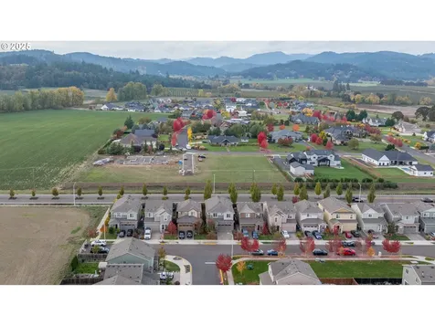 2103 NW Woodland Drive Mcminnville OR 97128