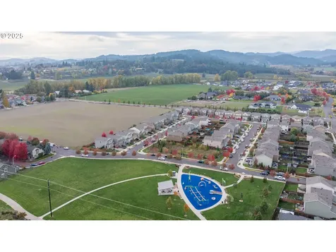 2103 NW Woodland Drive Mcminnville OR 97128