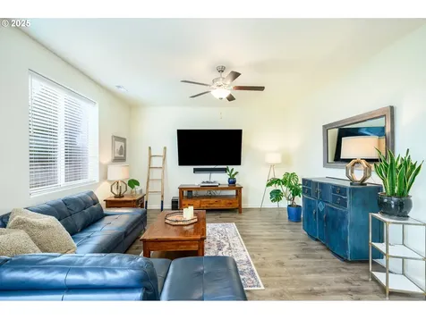 2103 NW Woodland Drive Mcminnville OR 97128