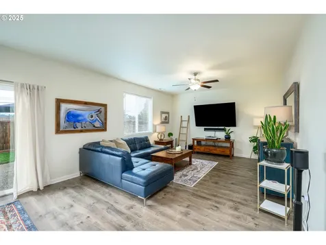 2103 NW Woodland Drive Mcminnville OR 97128
