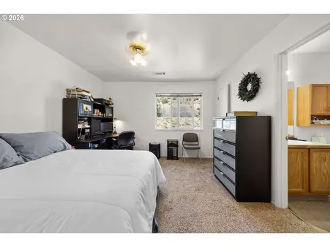 1926 NE Sams Loop Bend OR 97701
