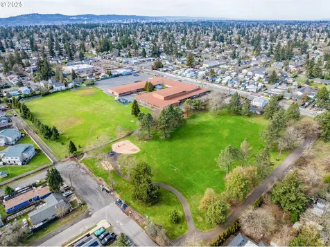 7644 SE Crystal Springs Boulevard Portland OR 97206