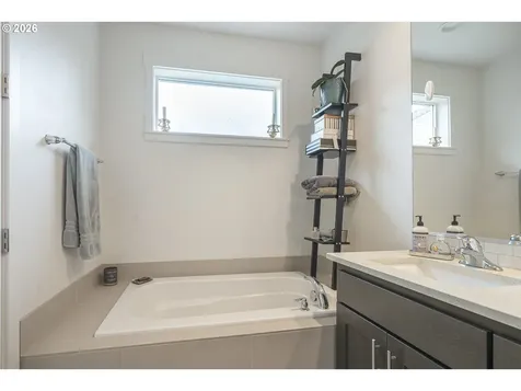 1713 N Kalapuya Place Lafayette OR 97127