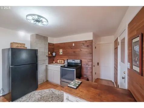 512 SE Kingwood Avenue Mill City OR 97360