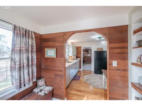 512 SE Kingwood Avenue Mill City OR 97360