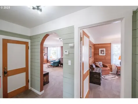 512 SE Kingwood Avenue Mill City OR 97360