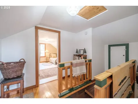 512 SE Kingwood Avenue Mill City OR 97360