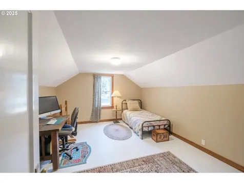512 SE Kingwood Avenue Mill City OR 97360