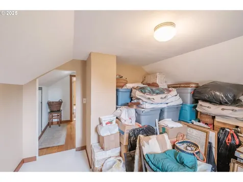 512 SE Kingwood Avenue Mill City OR 97360