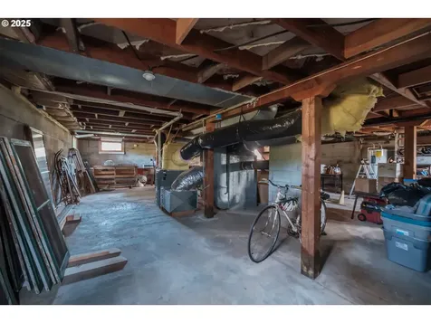 512 SE Kingwood Avenue Mill City OR 97360
