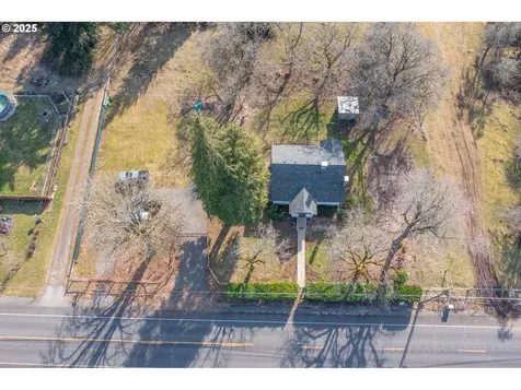 512 SE Kingwood Avenue Mill City OR 97360
