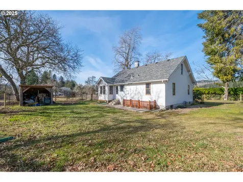 512 SE Kingwood Avenue Mill City OR 97360
