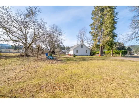 512 SE Kingwood Avenue Mill City OR 97360