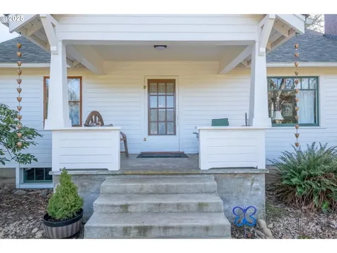 512 SE Kingwood Avenue Mill City OR 97360