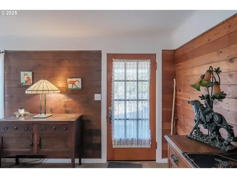 512 SE Kingwood Avenue Mill City OR 97360