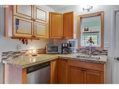 627 15th Avenue Longview WA 98632