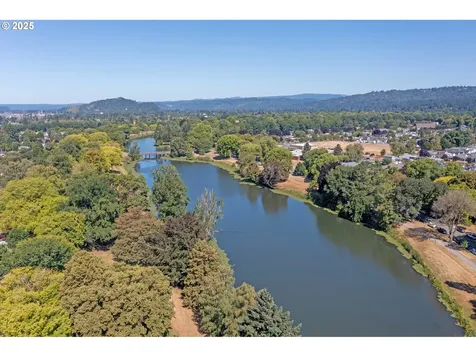 627 15th Avenue Longview WA 98632