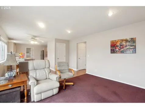 1562 Floral Court Longview WA 98632