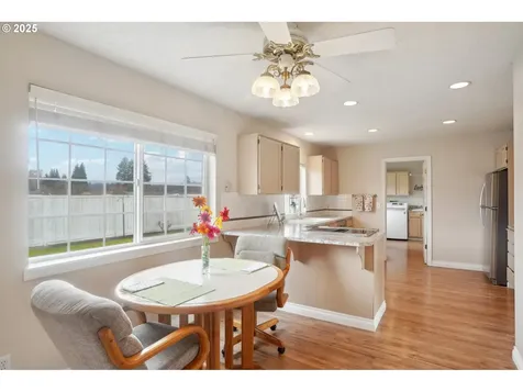 1562 Floral Court Longview WA 98632