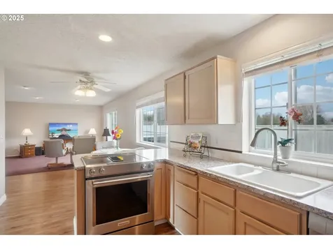 1562 Floral Court Longview WA 98632