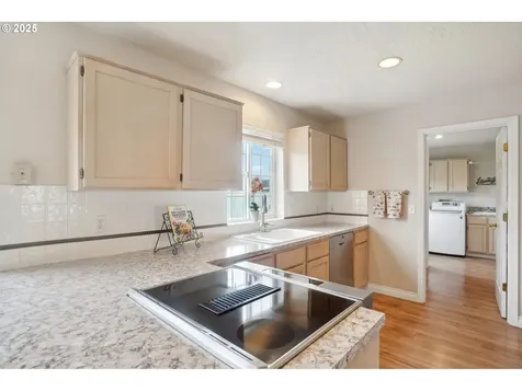 1562 Floral Court Longview WA 98632