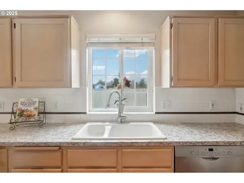 1562 Floral Court Longview WA 98632