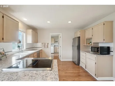 1562 Floral Court Longview WA 98632