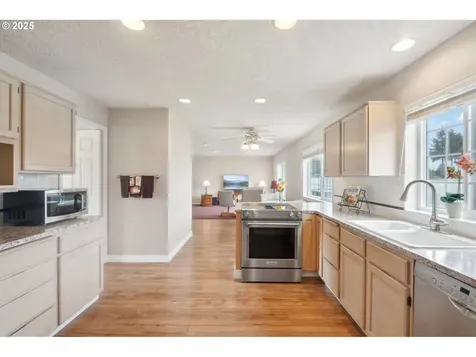 1562 Floral Court Longview WA 98632